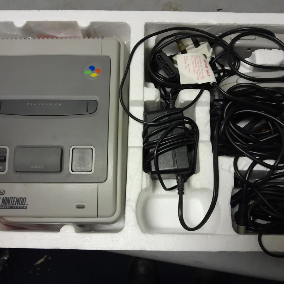 BOXED SUPER NINTENDO ENTERTAINMENT SYSTEM PAL VERSION 