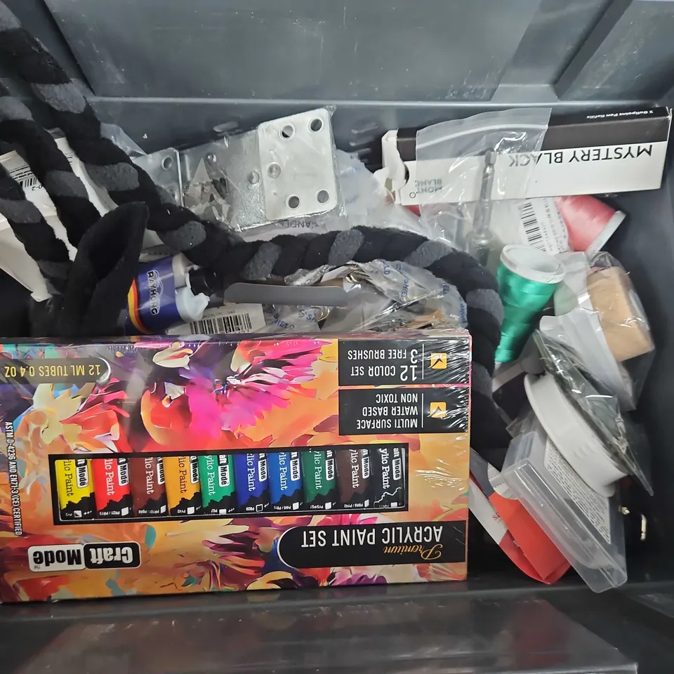 BOX OF ASSORTED HOME AND ACCESSORIES ITEMS TO INCLUDE - PENCILS - FISHING REEL - PAINTS 