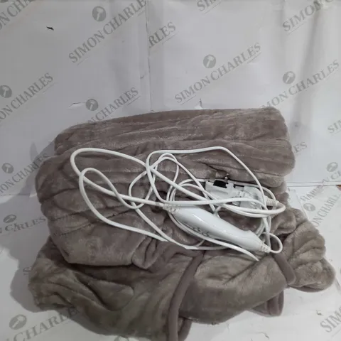 COZEE HOME HEATED PLUSH WASHABLE THROW - SILVER GREY
