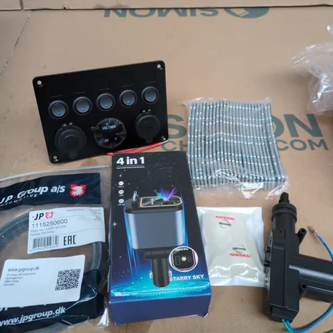 APPROXIMATELY 10 ASSORTED VEHICLE PARTS/ACCESSORIES TO INCLUDE WHEEL BEARING WEIGHTS, CHARGING SOCKET, FILTER ETC