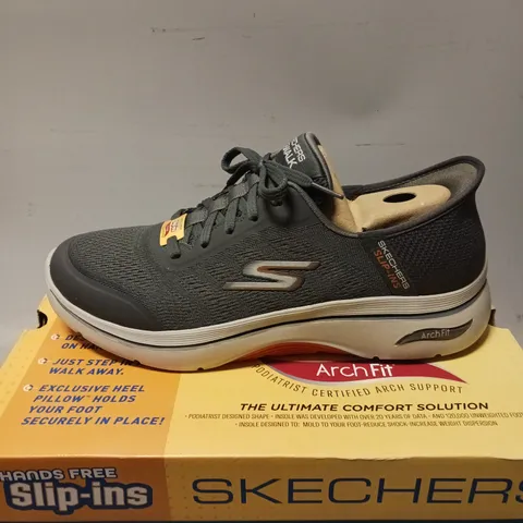 BOXED PAIR OF SKECHERS GO WALK ARCH FIT 2.0 TRAINERS, CHARCOAL/ORANGE - UK SIZE 9