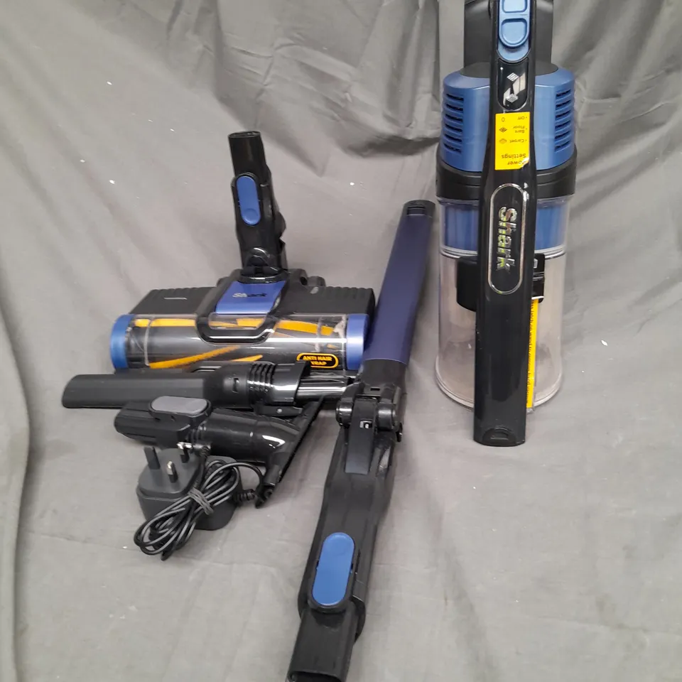 SHARK ANTI HAIR WRAP CORDLESS VACUUM CLEANER IZ202UK