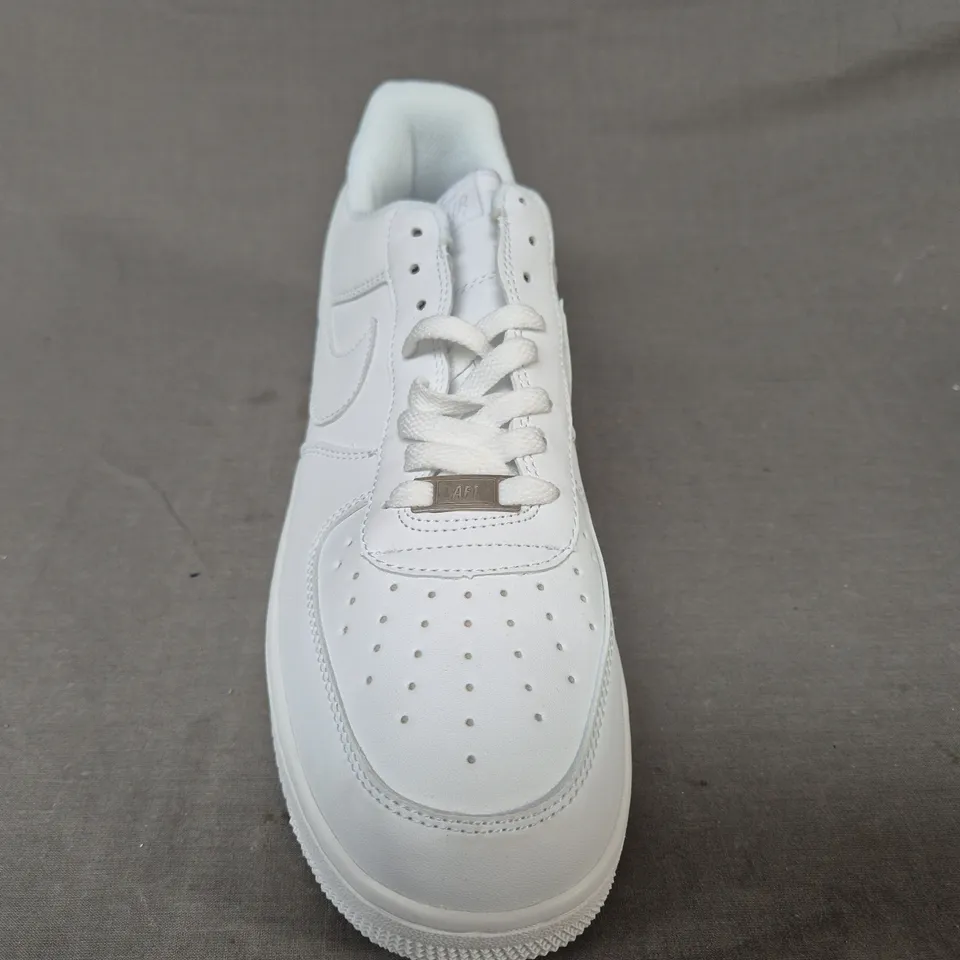 PAIR OF NIKE AIR FORCE 1 SHOES IN WHITE UK SIZE 10