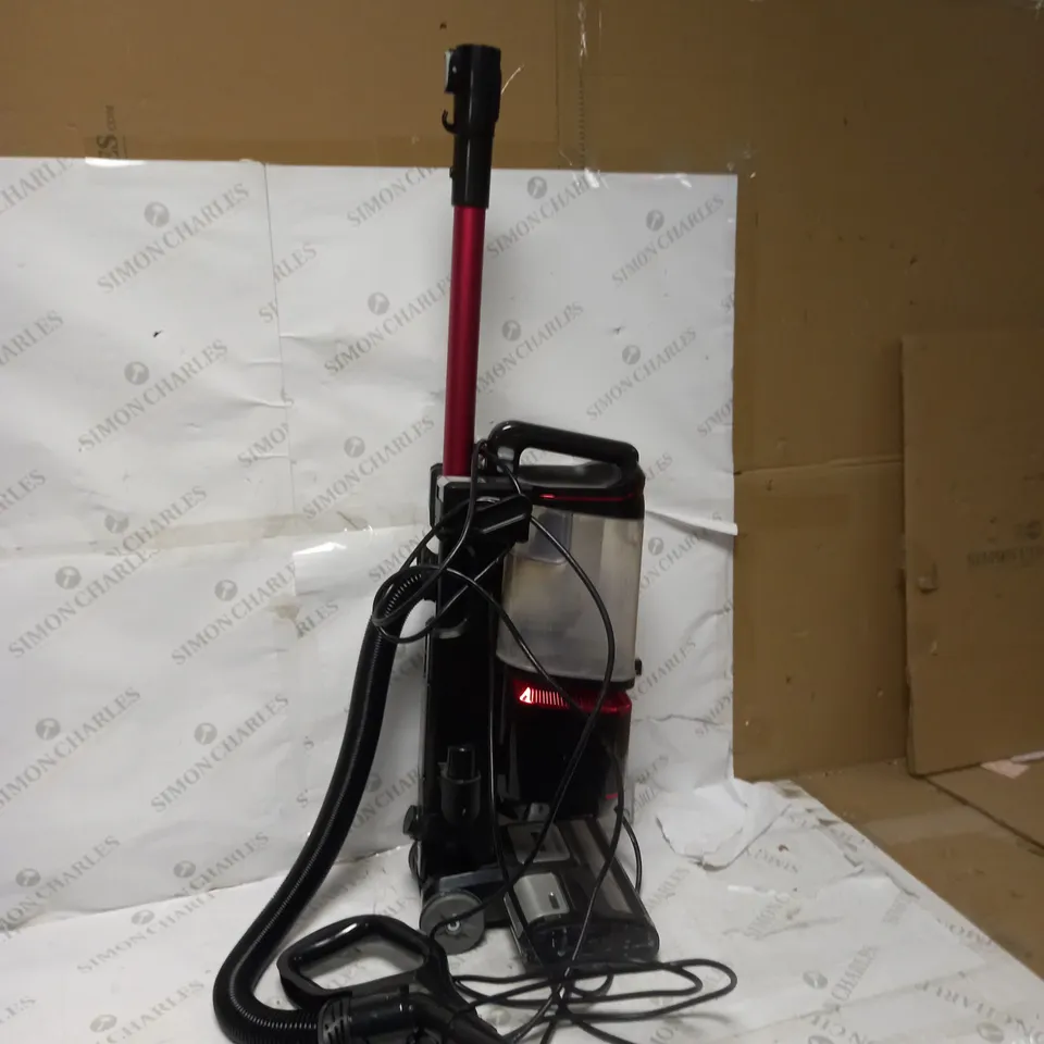 SHARK UPRIGHT VACUUM CLEANER NV602UKT