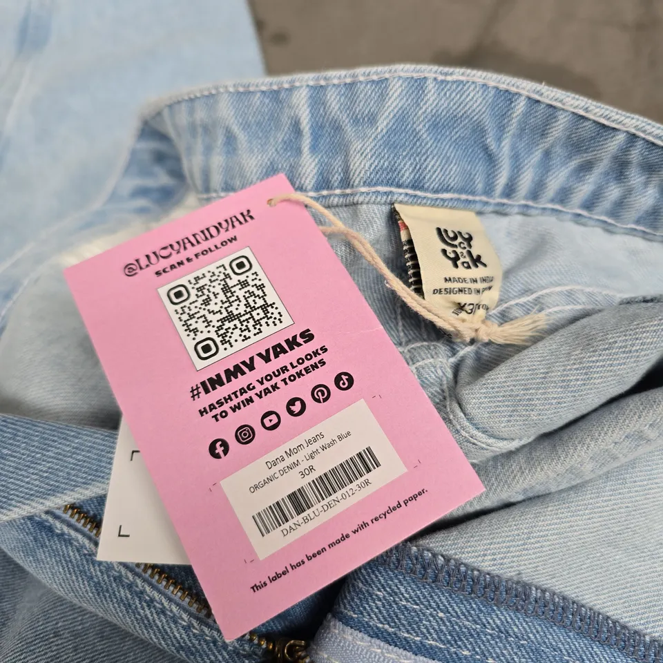 DANA MOM JEANS – ORGANIC DENIM LIGHT WASH BLUE, WOMEN'S JEANS 30R (UK 14)