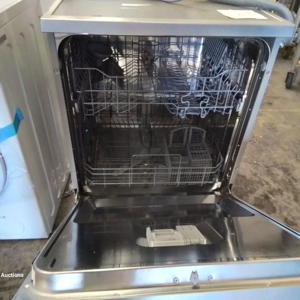 HISENSE HS622E90XUK FREESTANDING STANDARD DISHWASHER 85CM HIGH- STAINLESS STEEL - E RATED, SILVER, 24 X 23 X 33 INCHES (L X W X H) [ENERGY CLASS E] [ENERGY CLASS E]