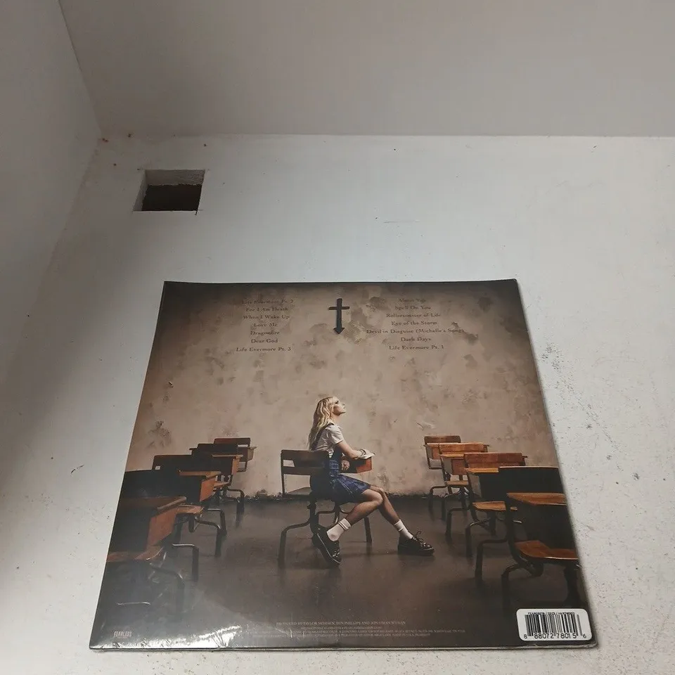 THE PRETTY RECKLESS DEAR GOD VINYL – CLASSROOM SCENE