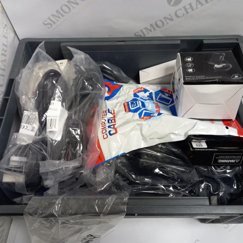 LOT OF APPROXIMATELY 15 ASSORTED ELECTRICALS AND CABLE TO INCLUDE RASBERRY PI POWER SUPPLY, COMPUTER CABLE, STARTECH DUAL BALL BEARING CASE FAN, ETC