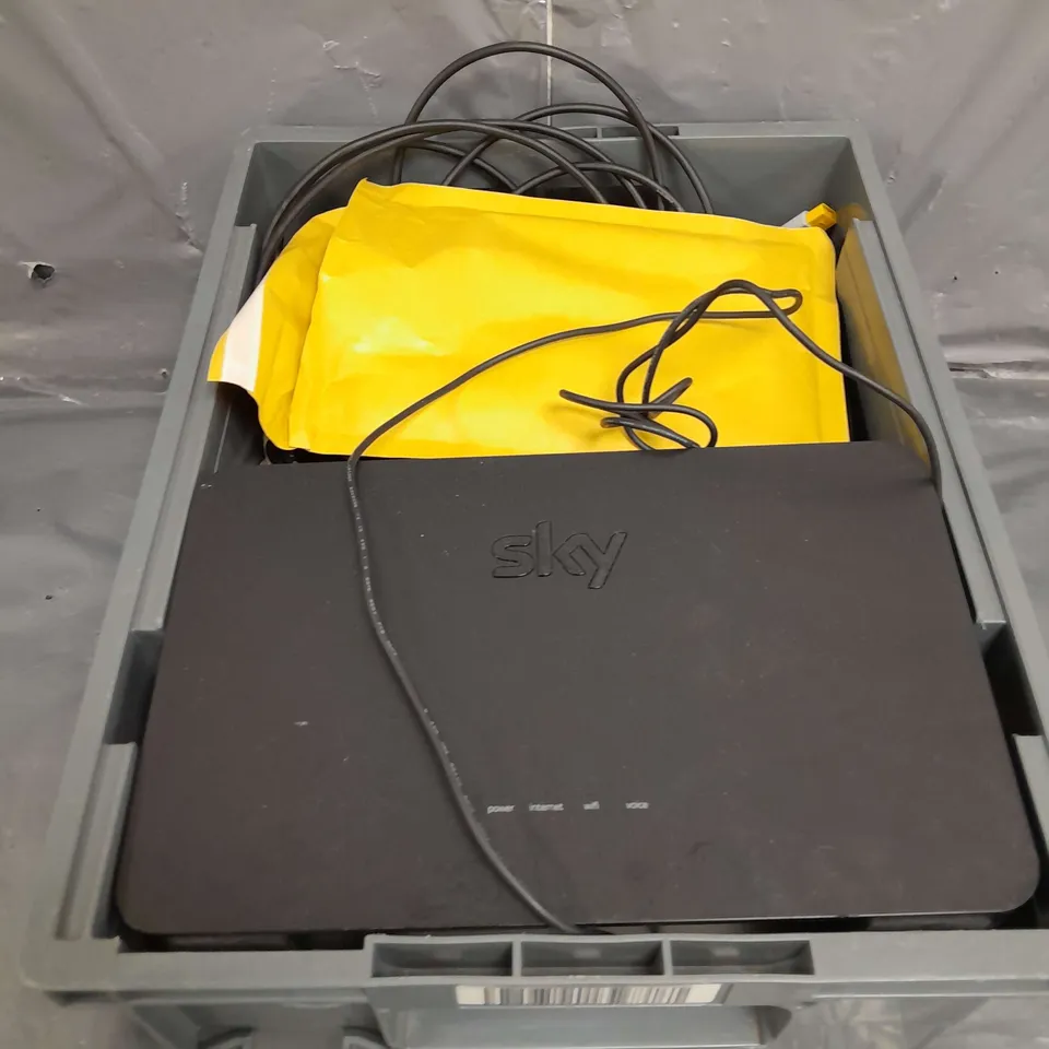 APPROXIMATELY 15 ASSORTED ELECTRICAL PRODUCTS TO INCLUDE USB CABLES , SKY BOXES , ETC 
