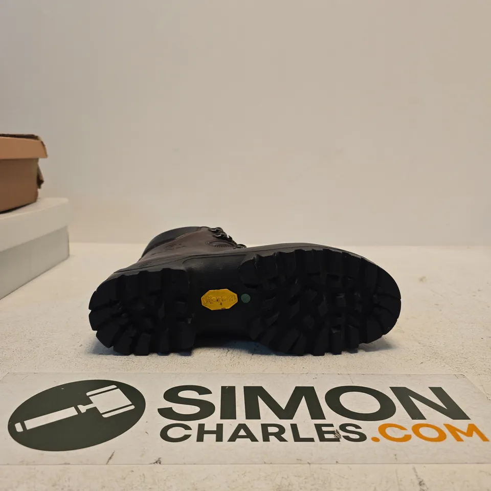 SCARPA HIKING BOOTS – EU 43 (UK 9)