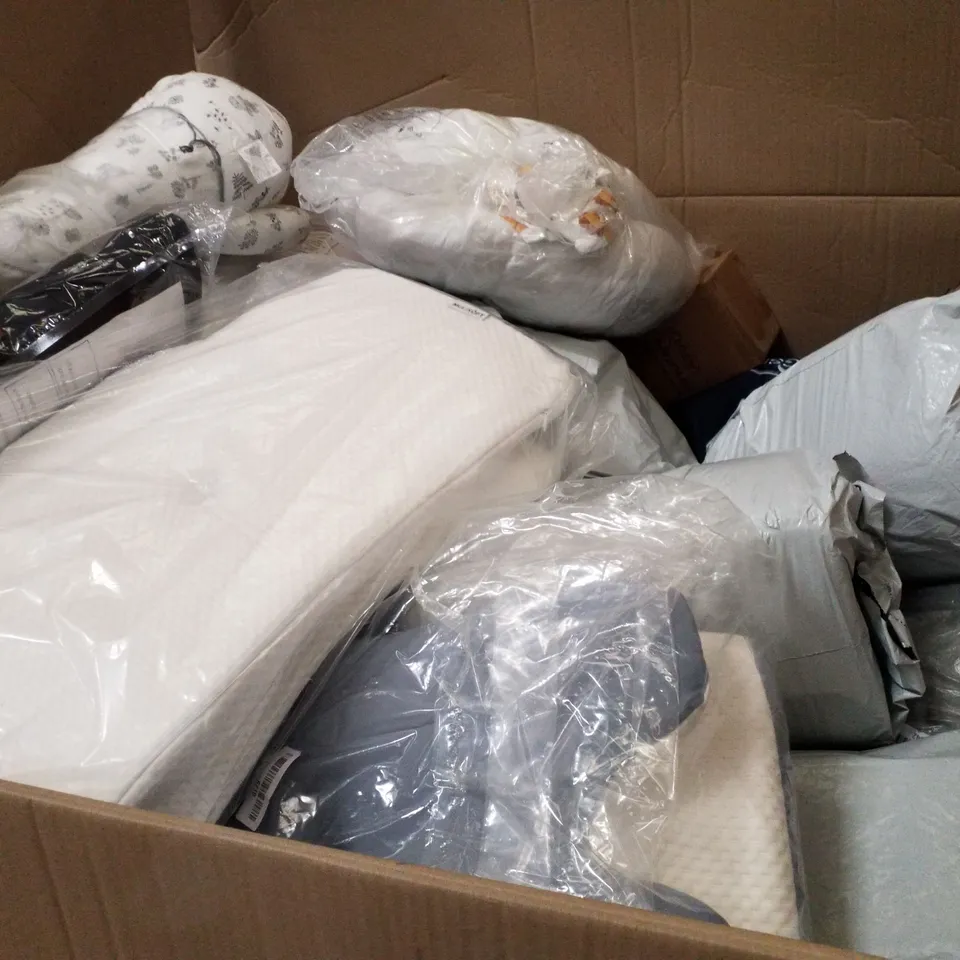 PALLET CONTAINING ASSORTED PILLOWS INCLUDING CERVICAL, SINGLE LEG ELEVATION, ADJUSTABLE TRAVEL & INFINITY PILLOWS