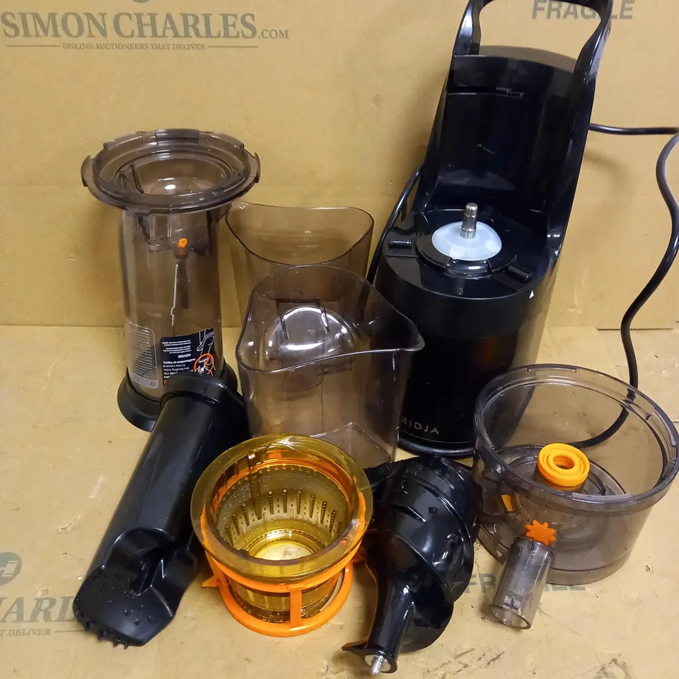 FRIDJA MASTICATING JUICER