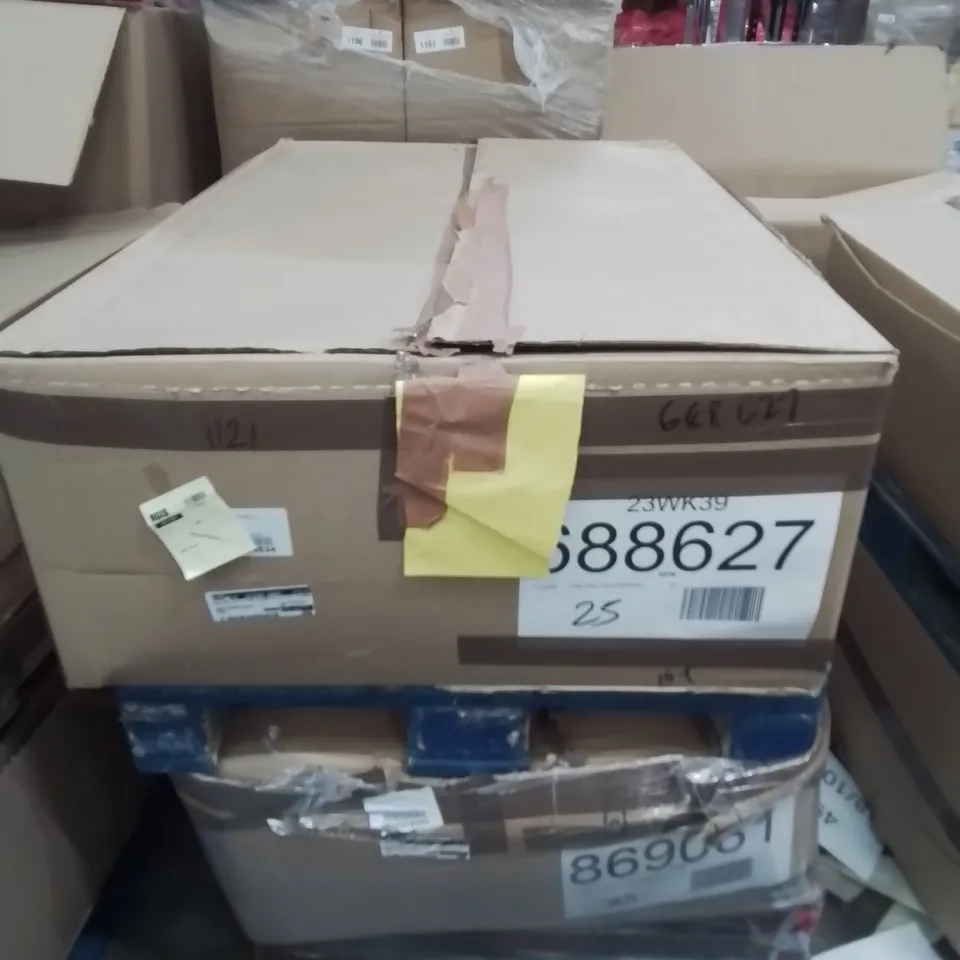 PALLET OF APPROXIMATELY 20 BAGS OF CHILDRENS PLAY SAND 