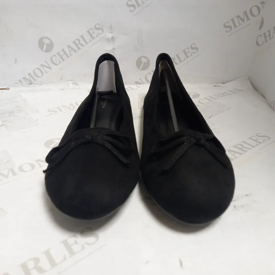 PRETTY LITTLE THING BOW BALLET FLATS UK SIZE 8