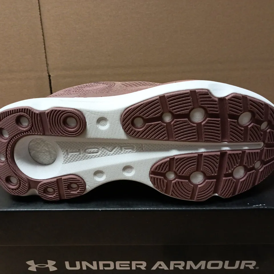 BOXED PAIR OF UNDER ARMOUR WOMENS INFINITE PRO 2 TRAINERS IN BROWN - UK 4.5