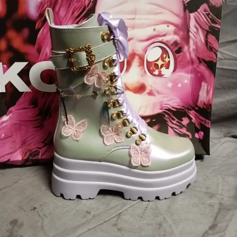 BOXED KOI NATURES FLURRY TRIDENT PLATFORM BOOTS IN PURPLE - UK 9