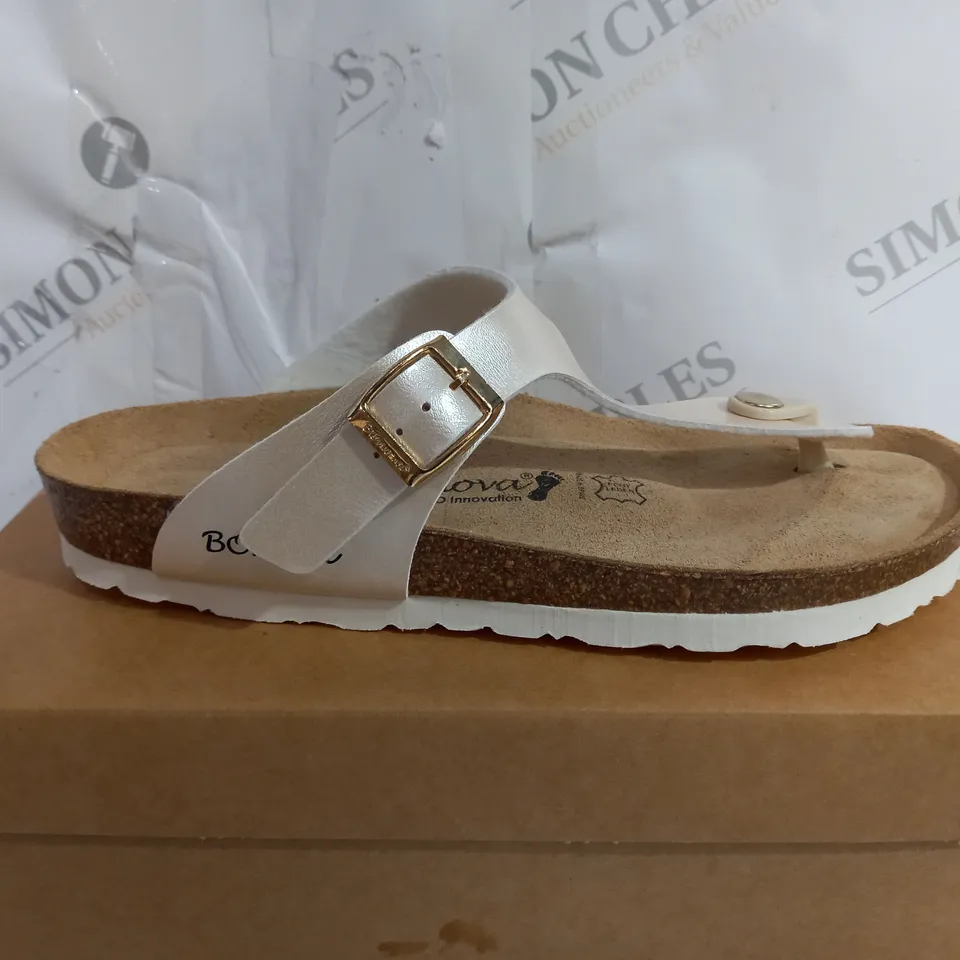 BONOVA IBIZA PEARL SHINE FOOTBED SANDAL SIZE 6