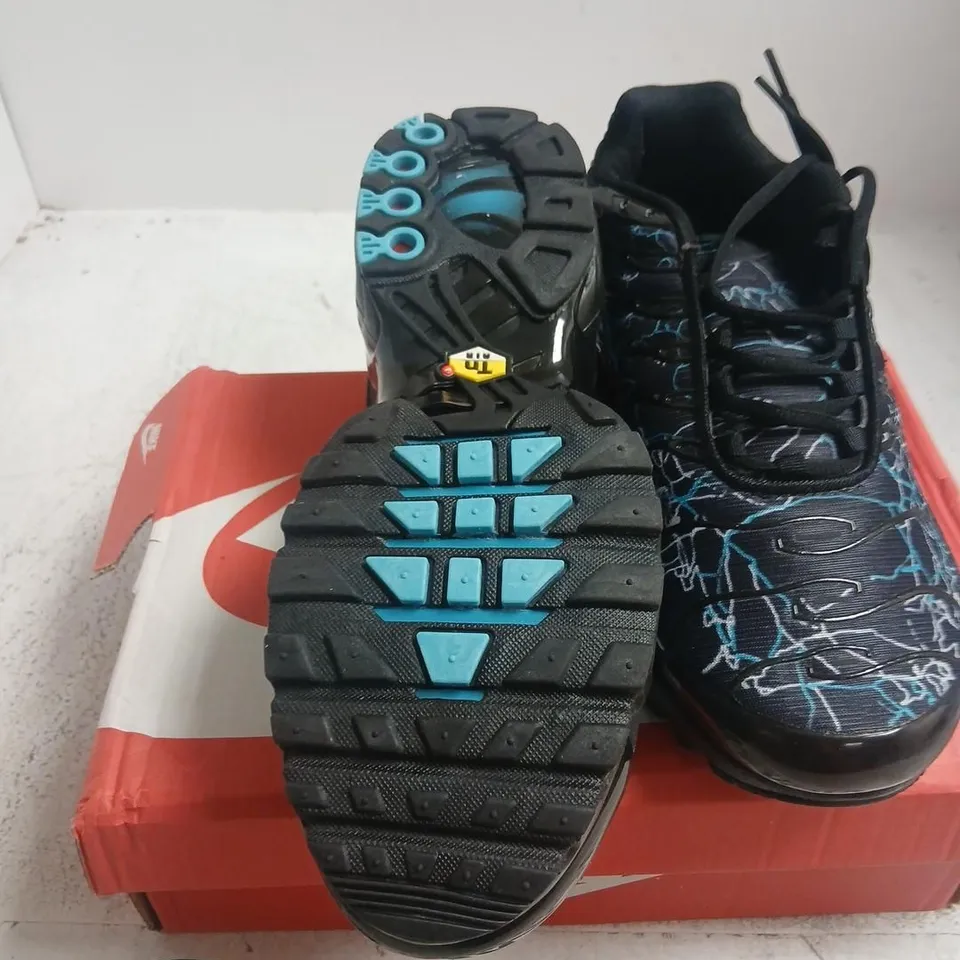 NIKE DUNK LOW – BLACK/WHITE, MEN’S US 12 (UK 11) SHOE