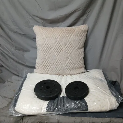 CAGE OF APPROXIMATELY 12 ASSORTED ITEMS TO INCLUDE PILLOWS, CUSHION, FITNESS WEIGHTS ETC