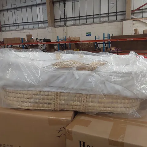 BAGGED MOSES BASKET WITH BEDDING WITH MATTRESS