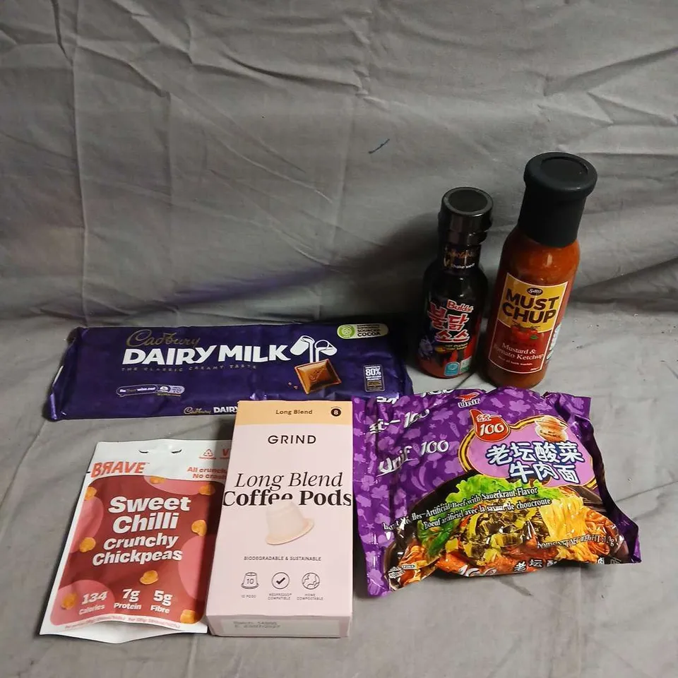 APPROXIMATELY 10 ASSORTED FOOD/DRINK PRODUCTS TO INCLUDE GRIND COFFEE PODS, DAIRY MILK BAR, MUST-CHUP SAUCE ETC 