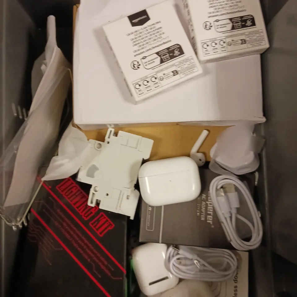 APPROXIMATELY 10 ASSORTED ELECTRICAL PRODUCTS TO INCLUDE WIRELESS EARPHONES, LIGHTING KIT, POCKET SCALES ETC