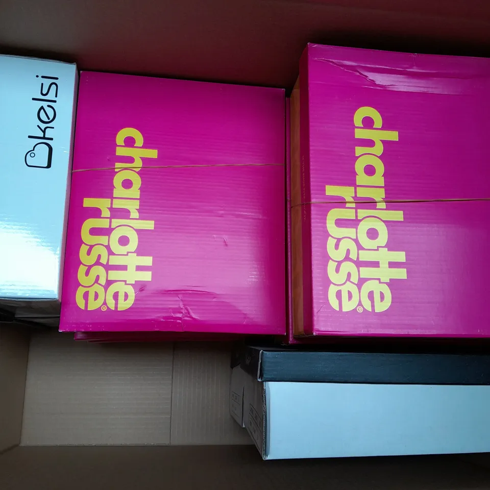 BOX OF APPROXIMATELY 10 ASSORTED PAIRS OF SHOES AND FOOTWEAR ITEMS IN VARIOUS STYLES AND SIZES TO INCLUDE W.S, KELSI, ETC