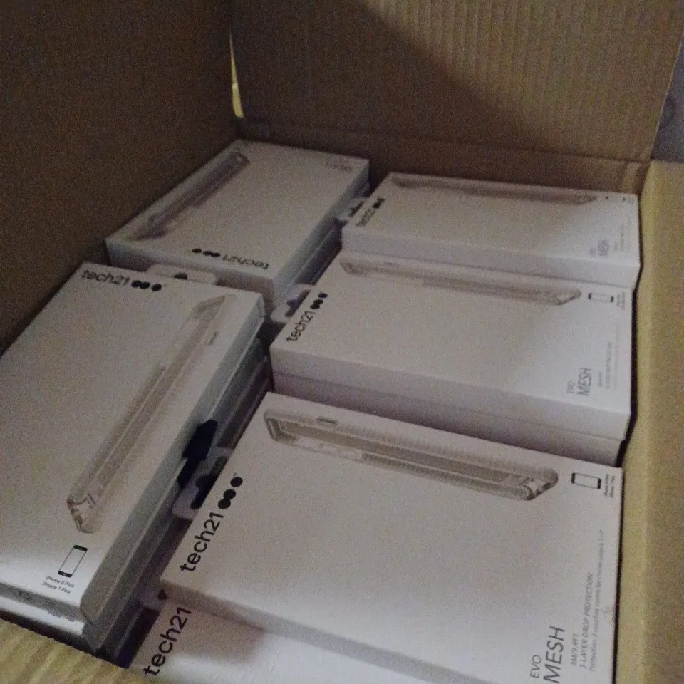 APPROXIMATELY 79 BRAND NEW BOXED TECH21  IPHONE 8 PLUS / 7 PLUS MAX PHONE CASE