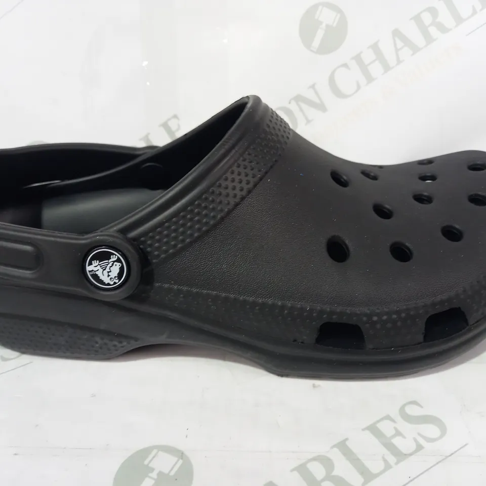 PAIR OF CROCS CLASSIC CLOGS IN BLACK UK SIZE M5/W6