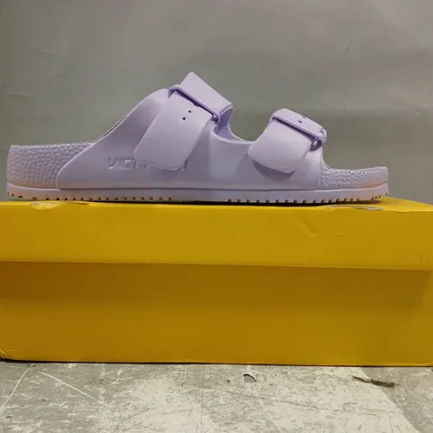 BOXED PAIR OF VICT POPU OPEN TOE SANDALS IN LILAC SIZE EU 39