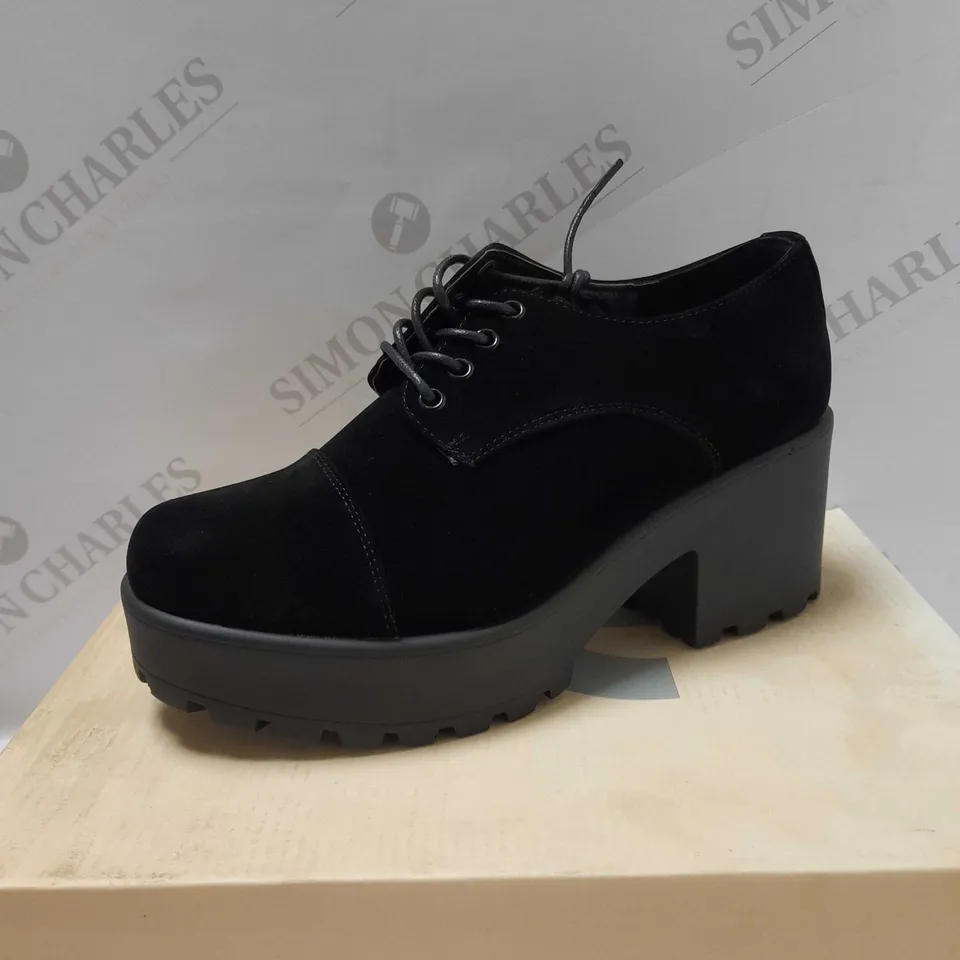KOI REI CHUNKY BLACK SUEDE SHOES - SIZE 5