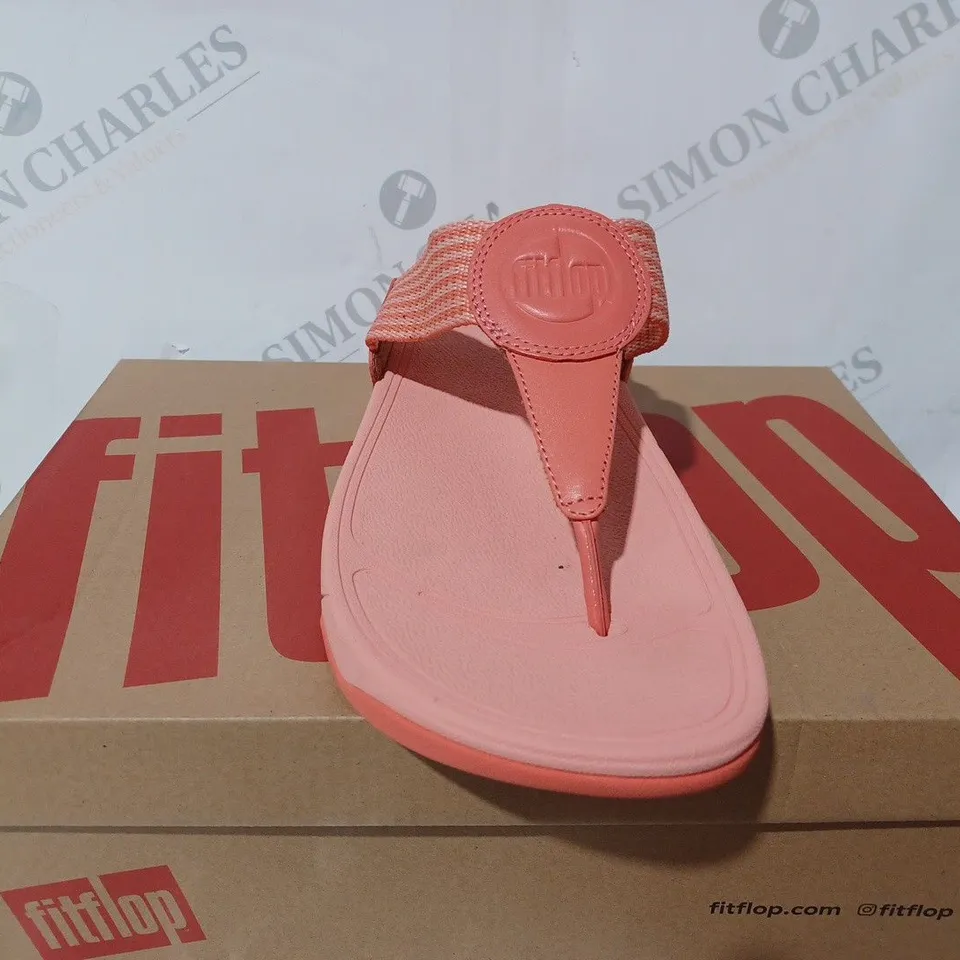 BOXED FLIP FLOP WALKSTAR TOE POST SANDALS IN CORAL - UK 7