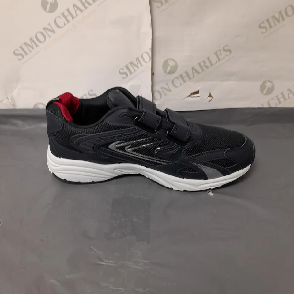 UNBRANDED MENS DARK BLUE TRAINERS SIZE 8