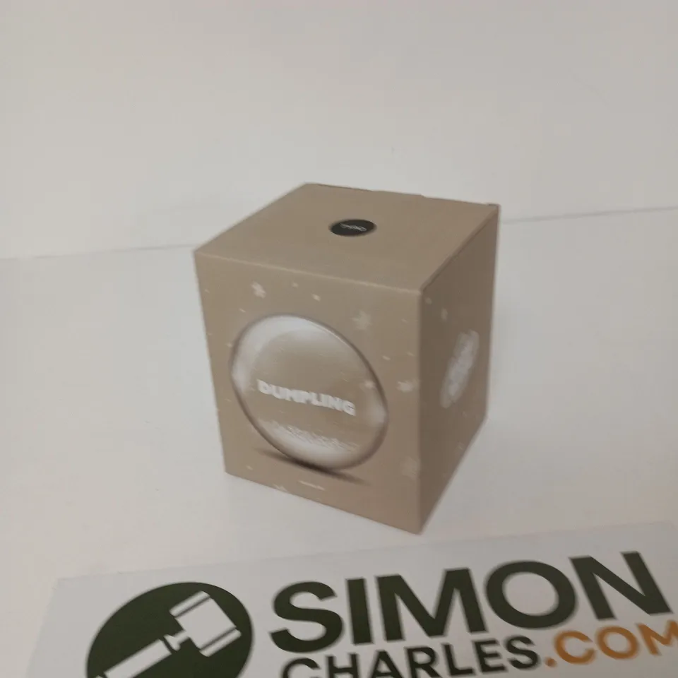 BOX OF APPROXIMATELY 18 ASSORTED ITEMS TO INCLUDE: DUMPLING SNOWGLOBE