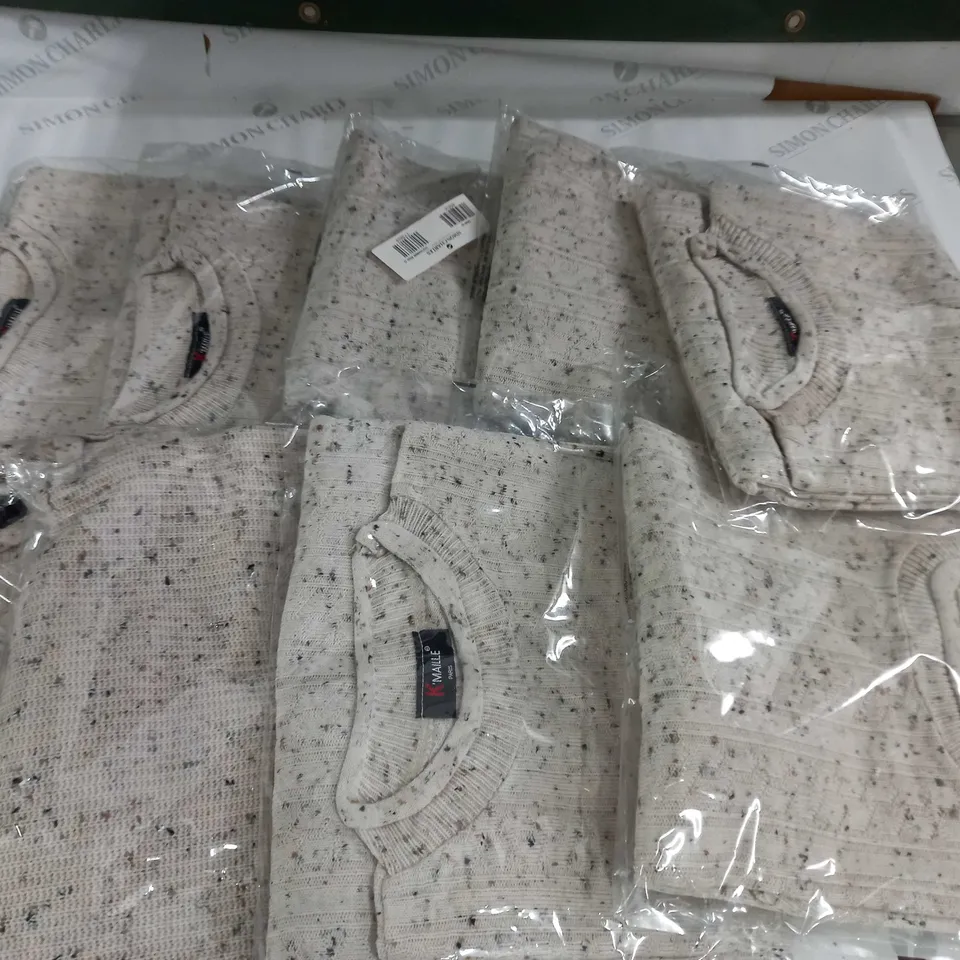 LOT OF APPROXIMATELY 15 ASSORTED CLOTHING ITEMS - VARIOUS SIZES