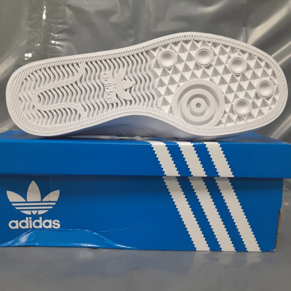 BOXED PAIR OF ADIDAS NIZZA LO CL SHOES IN WHITE UK SIZE 4