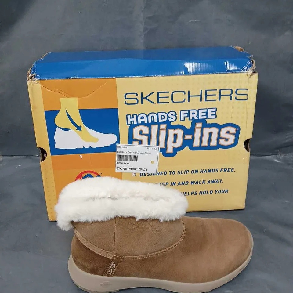 BOXED PAIR OF SKETCHERS ON THE GO JOY SLIP IN BOOTS CHESTNUT SIZE 4 