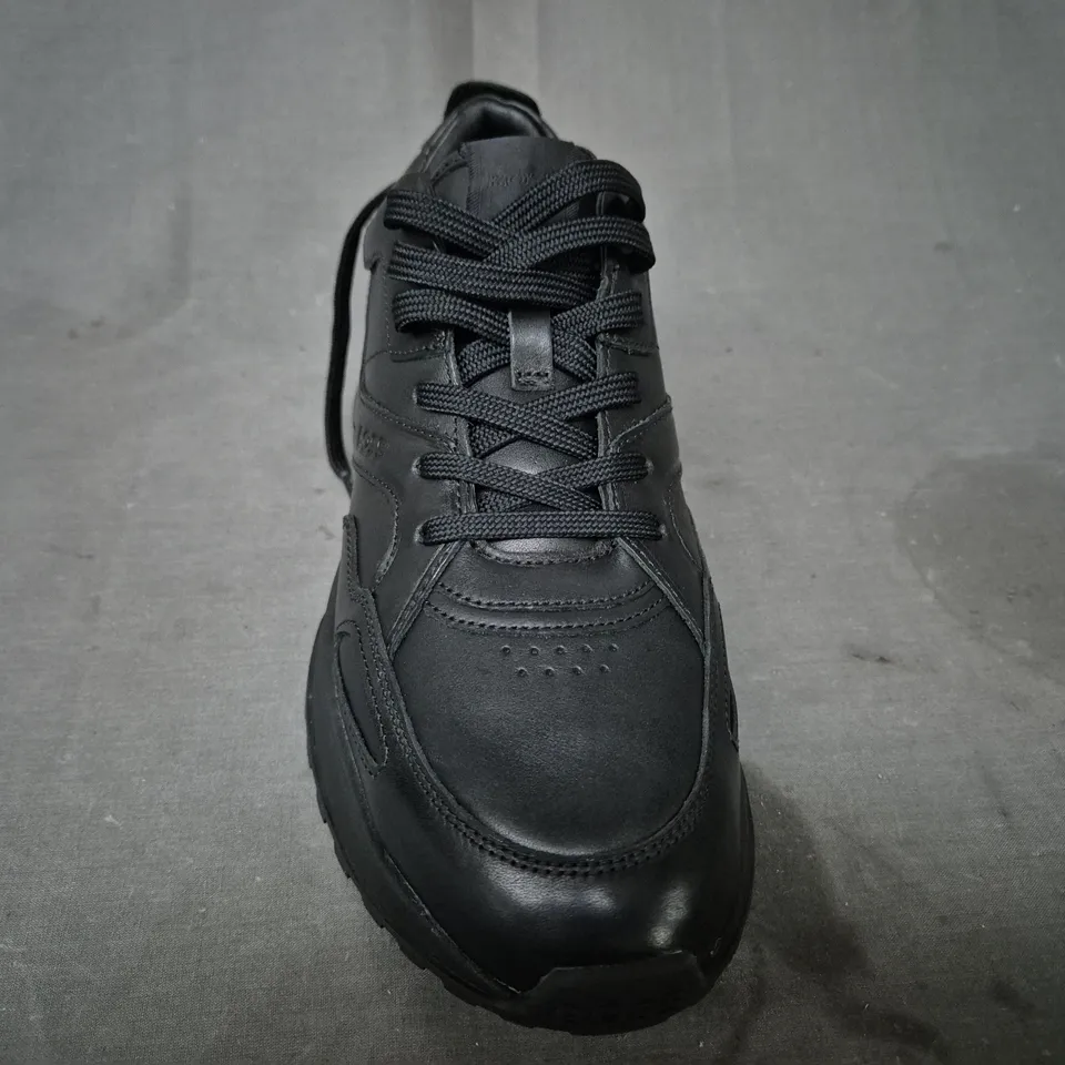 BOXED PAIR OF BOSS SNEAKERS IN BLACK UK SIZE 9