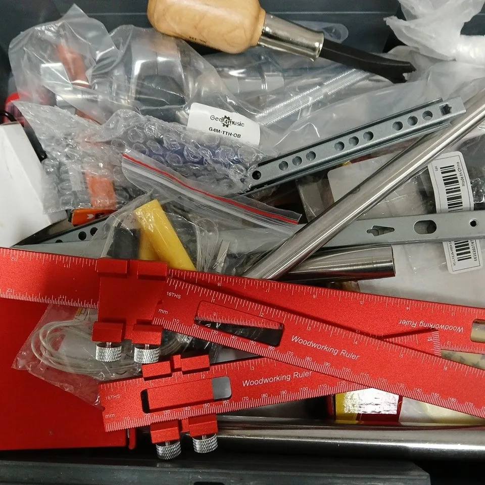 APPROXIMATELY 12 ASSORTED HOUSEHOLD ITEMS TO INCLUDE LUCKY CAT, GEL INK PENS, WIRE HANGERS, ETC