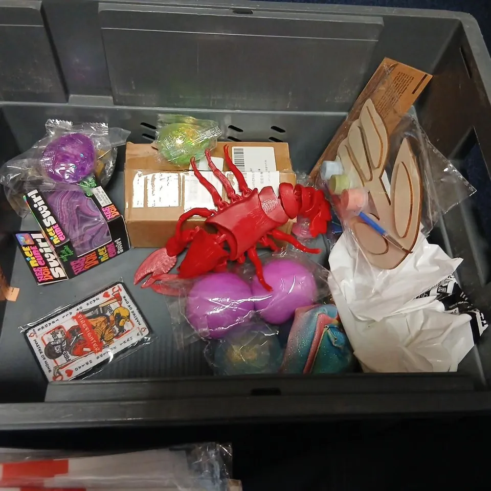 LARGE QUANTITY OF ASSORTED TOYS AND ACCESSORIES TO INCLUDE; ENGLAND BUNTING, KS2 SATS REVISION QUESTION CARDS, SARDINES GAME, THE FIREFIGHTERS PODCAST PATCH, NEE DOH NICE CUBE AND BEADS