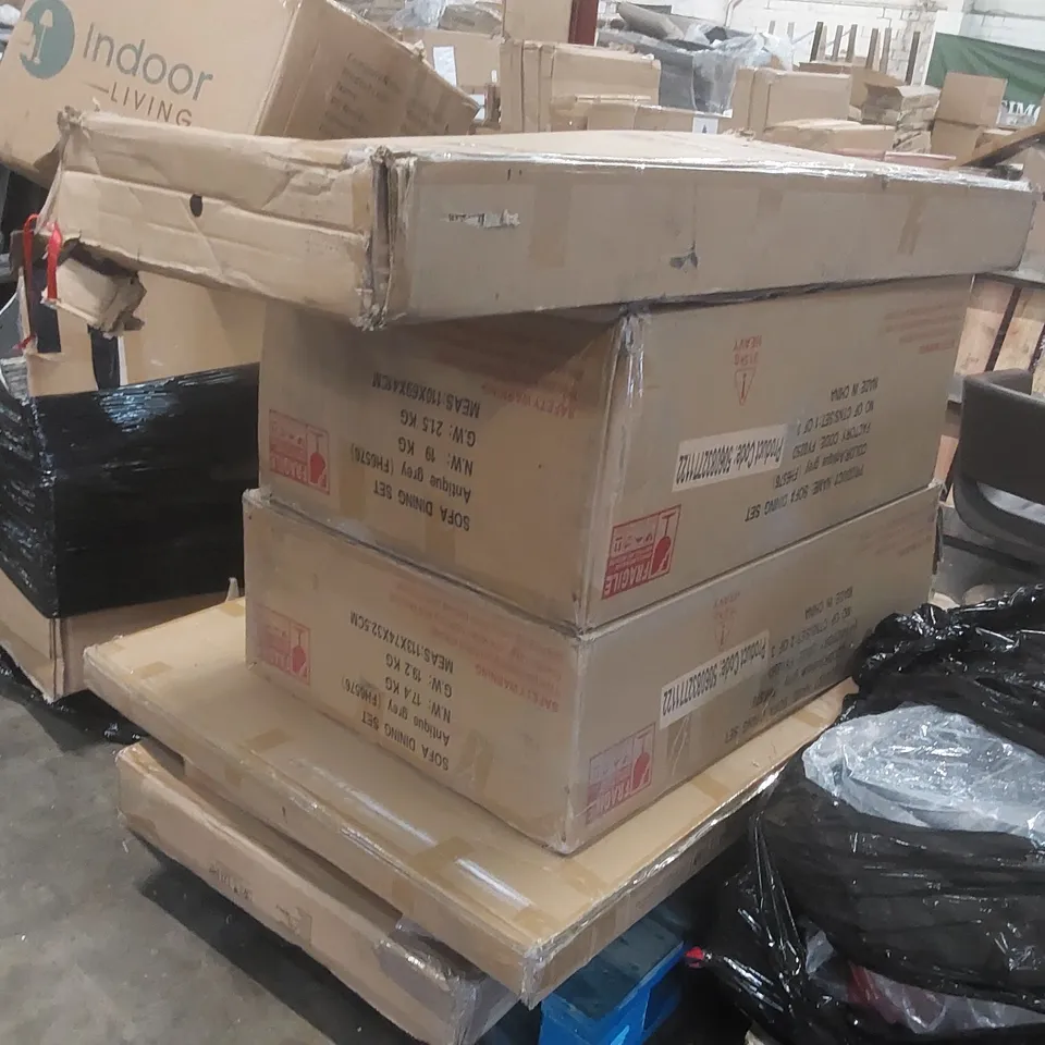 PALLET CONTAINING A LARGE QUANTITY OF ASSORTED GARDEN FURNITURE PARTS ECT