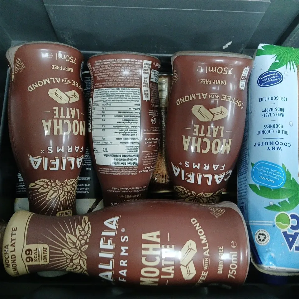 APPROXIMATELY 10 ASSORTED DRINKS TO INCLUDE HUEL VANILLA, OATLY OAT DRINK, CALIFA FARMS MOCHA LATTE, ETC - COLLECTION ONLY