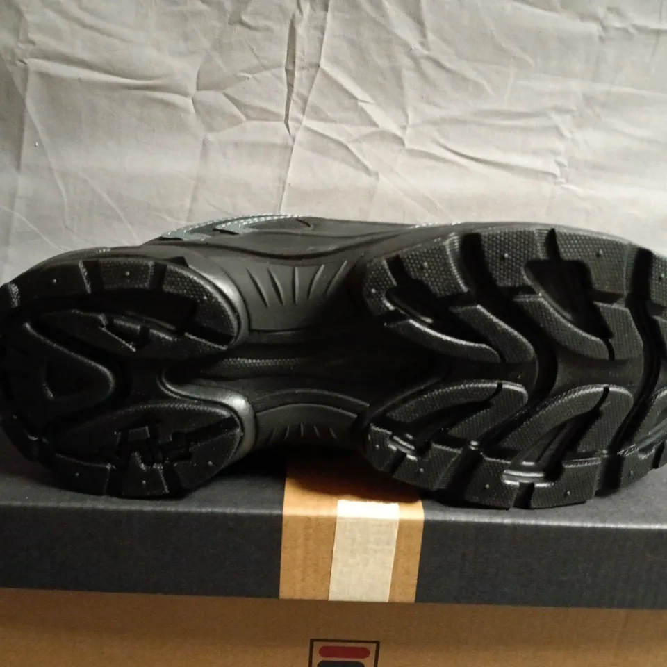 BOXED PAIR OF FILA TRAINERS – BLACK/GREY, MEN'S - UK SIZE 8.5