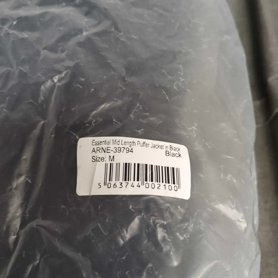 ARNE ESSENTIAL MID LENGTH PUFFER JACKET IN BLACK – SIZE M