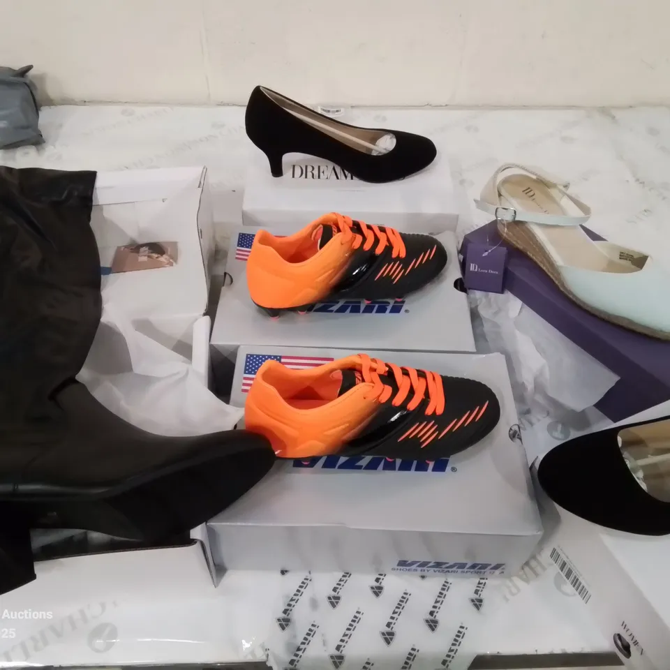 BOX CONTAINING 6 BOXED PAIRS OF FOOTWEAR IN VARIOUS SIZES. 