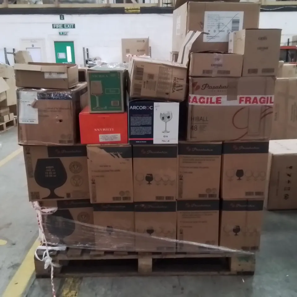 PALLET CONTAINING A LARGE QUANTITY OF PASABAHCE GOBLET GLASSES AND OTHER ASSORTED GLASSES