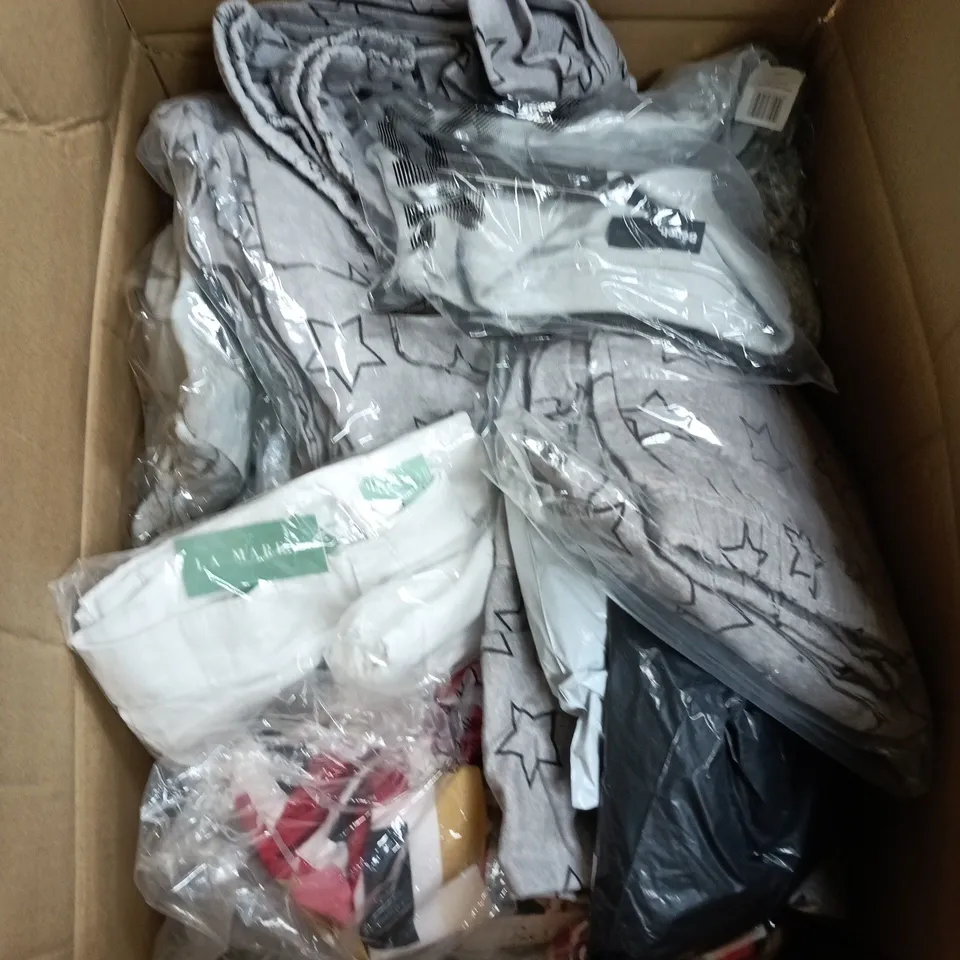 BOX OF APPROXIMATELY 20 ASSORTED CLOTHING ITEMS IN VARIOUS STYLES , COLOURS AND SIZES