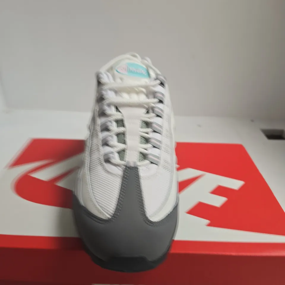 BOXED PAIR OF NIKE AIR MAX 95 BIG BUBBLE TRAINERS – UK 7.5