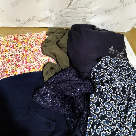 LARGE BOX OF ASSORTED CLOTHING ITEMS ALL IN DIFFRENT COLOURS AND SIZES