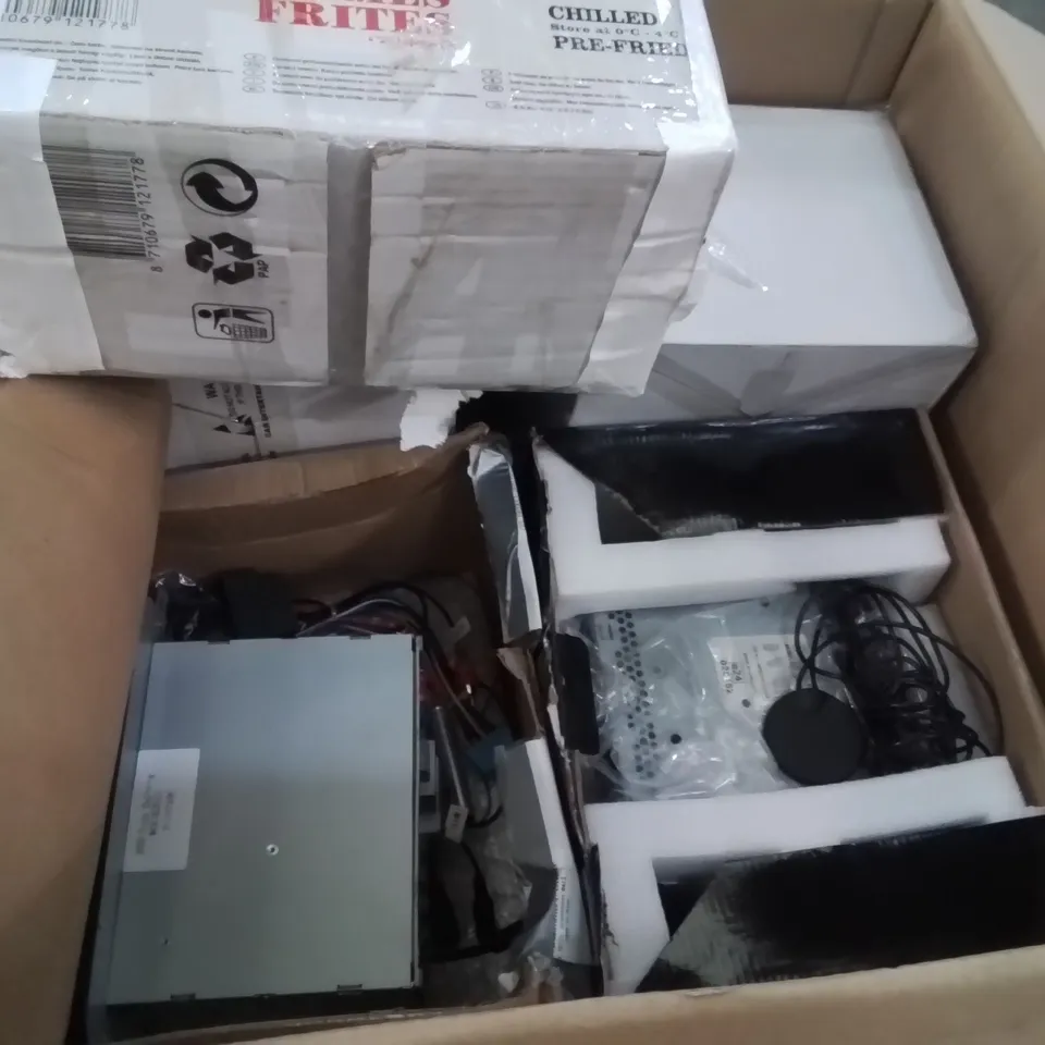 LARGE BOX CONTAINING ASSORTED CAR MULTIMEDIA SYSTEM INTERFACES // MODELS VARY